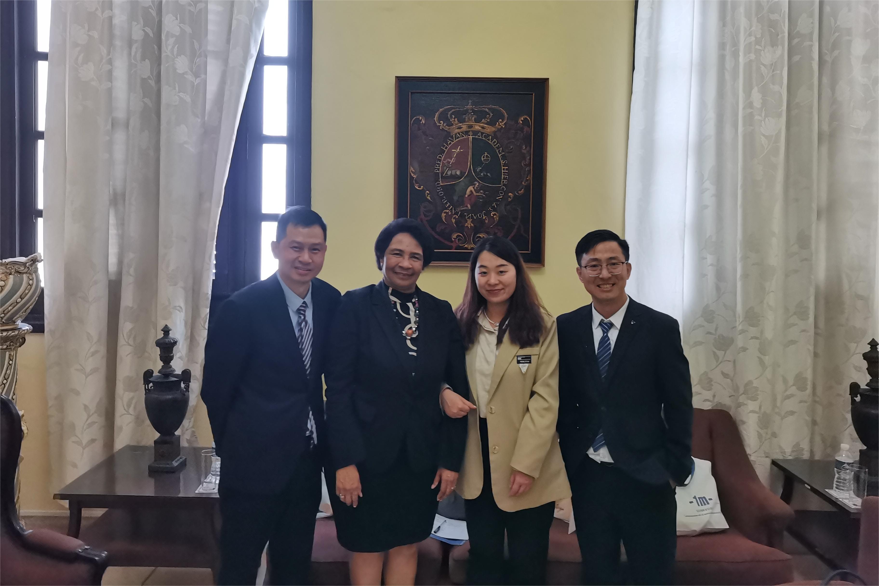 壹米教育团队受邀访问古巴哈瓦那大学